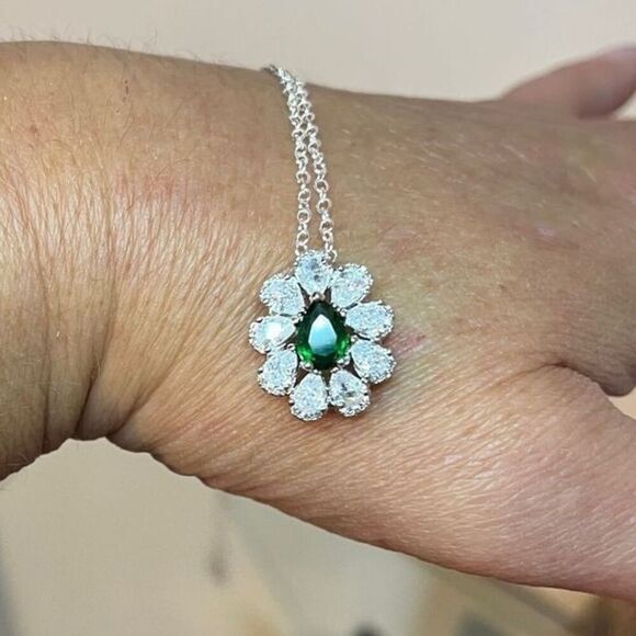 The Emerald Passion pendant in 925 and cubic zirconia - Picture 4 of 12